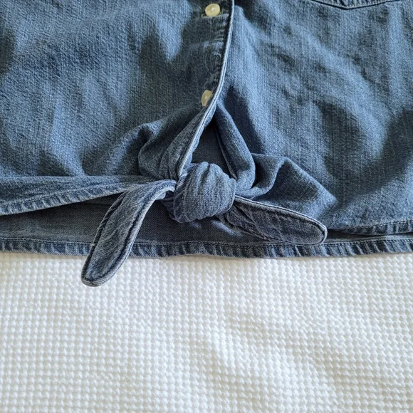 ✨️HP✨️ Levi's Rumi Cotton Denim Shirt - NWT - Picture 5 of 13